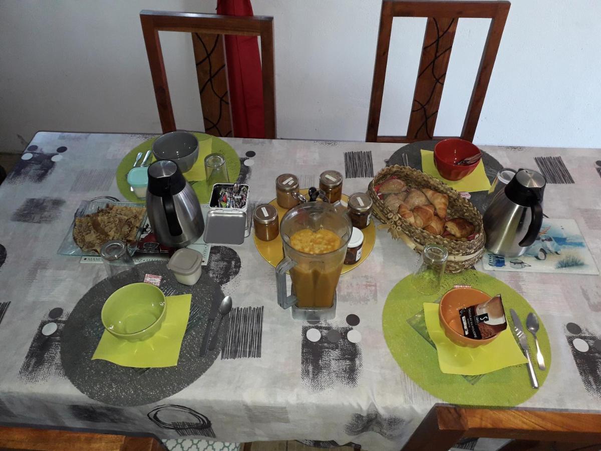P'Ti Case D'Elena Bed & Breakfast Saint-Joseph Bagian luar foto